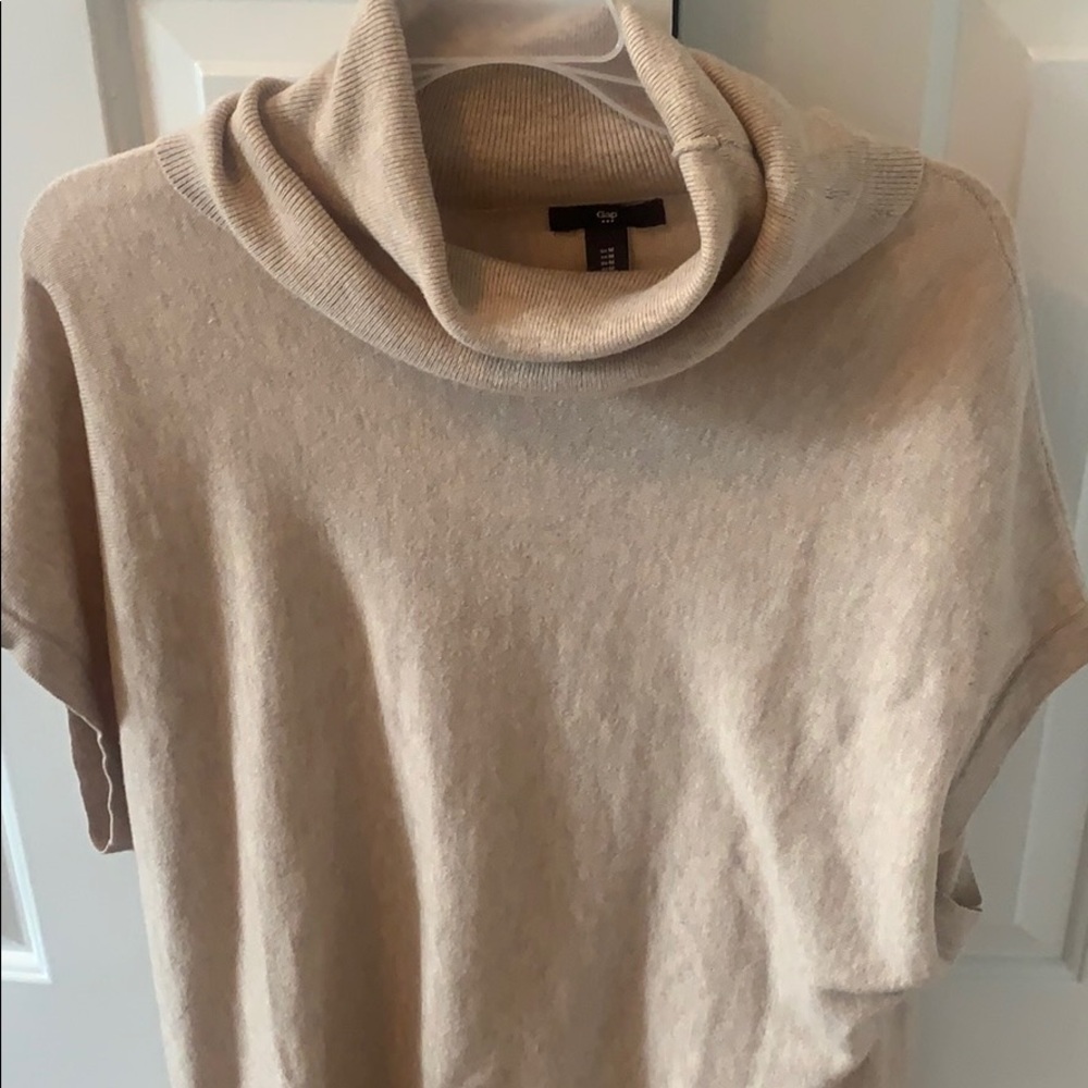 Short sleeve sweater